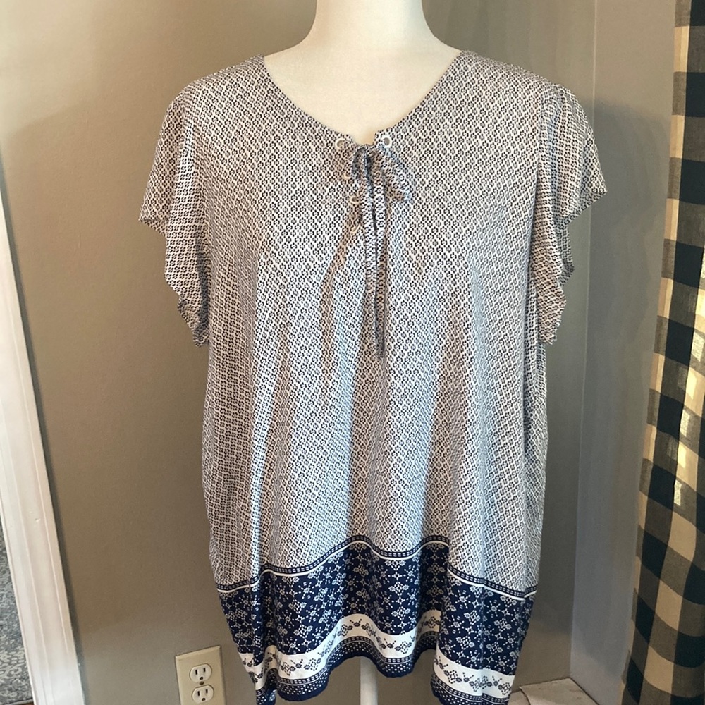 1X navy and white shirt sleeve blouse by Liz Claiborne. Lace front openi…